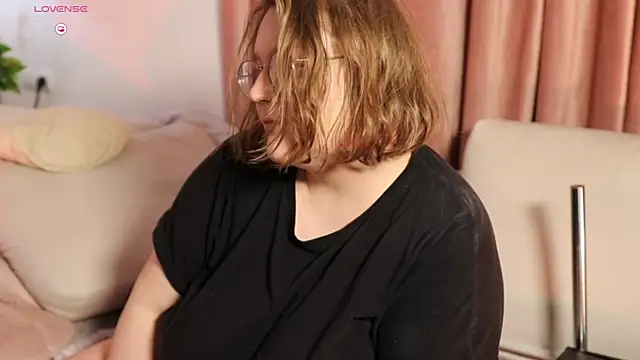 Snapshot of Alissa_S chatting on 03/05/25, 12:55 Alissa S online show from 03/05/25, 12:55