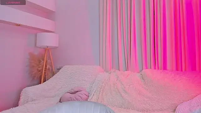 Snapshot of Alissa_S chatting on 09/23/25, 04:10 Alissa S online show from 09/23/25, 04:10