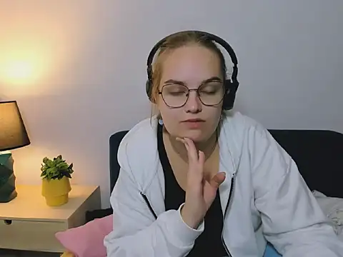 AliceCrazy69 online show from 10/05/25, 04:33