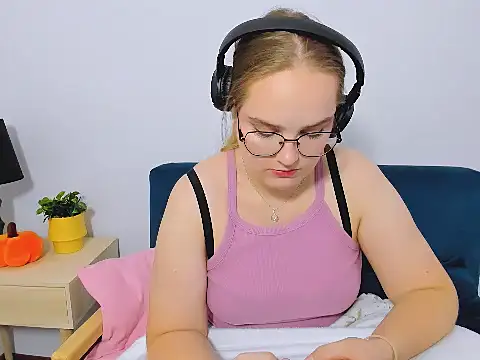 AliceCrazy69 online show from 11/04/25, 12:04