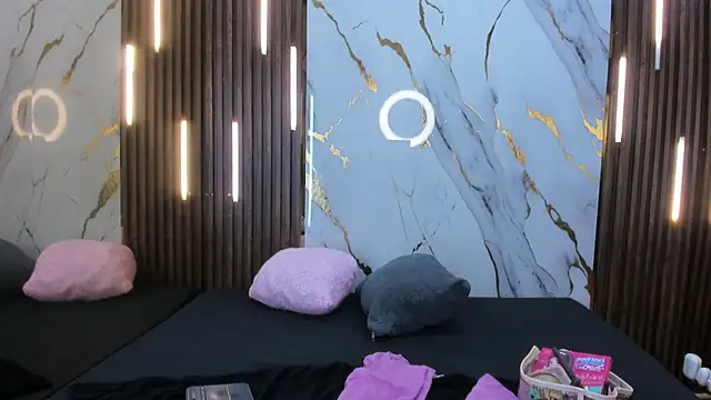 VictoriaDuart online show from 10/25/25, 08:36