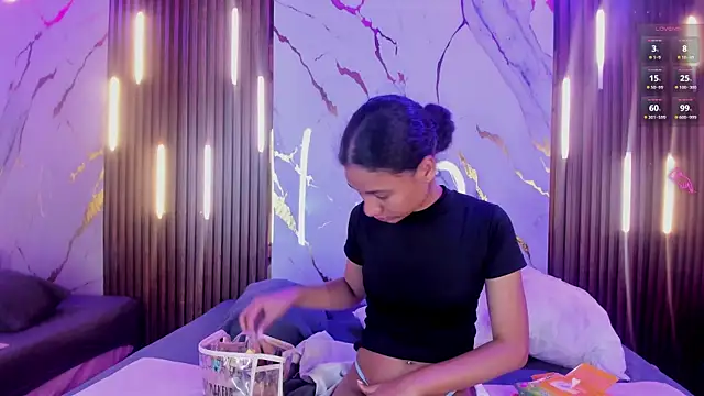 VictoriaDuart online show from 11/26/25, 08:21