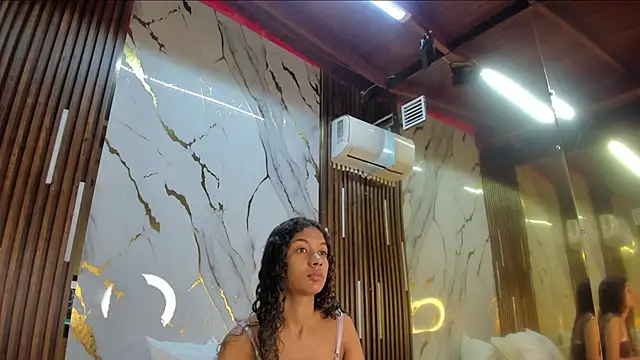VictoriaDuart online show from 05/20/26, 08:26