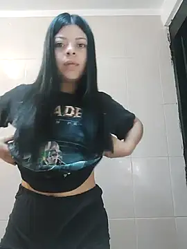 LunaJacobs online show from 10/26/25, 02:56