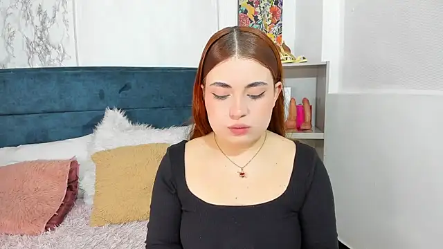 Snapshot of Vicluxxx chatting on 05/21/26, 01:51 Vicluxxx online show from 05/21/26, 01:51