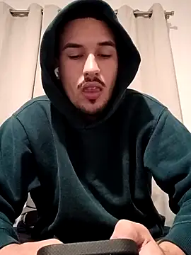 Snapshot of Jadriel23 chatting on 10/13/25, 01:05 Jadriel23 online show from 10/13/25, 01:05