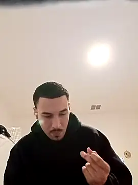 Snapshot of Jadriel23 chatting on 10/19/25, 10:32 Jadriel23 online show from 10/19/25, 10:32