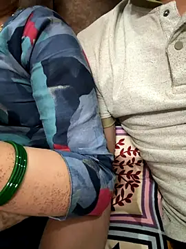 Snapshot of LustySundari chatting on 10/29/25, 03:47 LustySundari online show from 10/29/25, 03:47