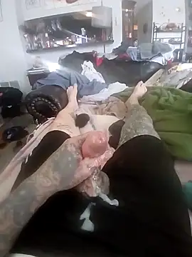 Snapshot of MRTATTWO chatting on 10/27/25, 05:17 MRTATTWO online show from 10/27/25, 05:17