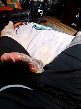 Snapshot of MRTATTWO chatting on 10/31/25, 10:55 MRTATTWO online show from 10/31/25, 10:55