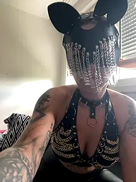 Snapshot of Leonie_Sommer chatting on 09/15/25, 11:21 Leonie Sommer online show from 09/15/25, 11:21