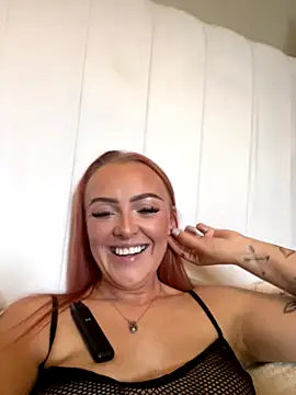 RedHeadRoxyUK online show from 10/24/25, 10:00