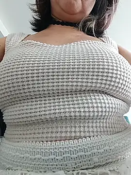 Snapshot of LylaVixxen chatting on 10/29/25, 05:47 LylaVixxen online show from 10/29/25, 05:47