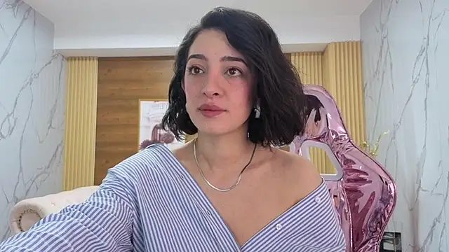 sara lopez s online show from 04/27/26, 01:53