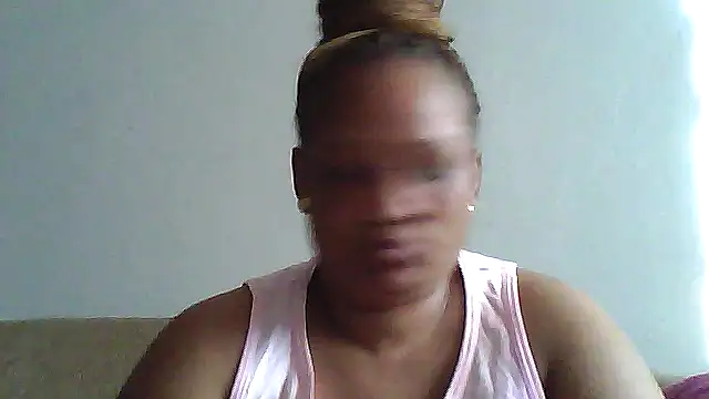 Snapshot of Yellobonepussy chatting on 09/13/25, 12:16 Yellobonepussy online show from 09/13/25, 12:16