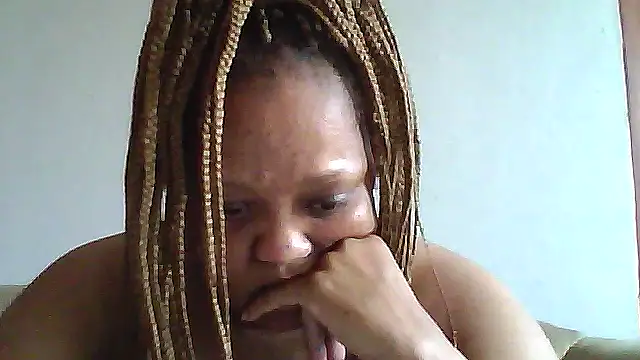 Snapshot of Yellobonepussy chatting on 09/15/25, 11:21 Yellobonepussy online show from 09/15/25, 11:21