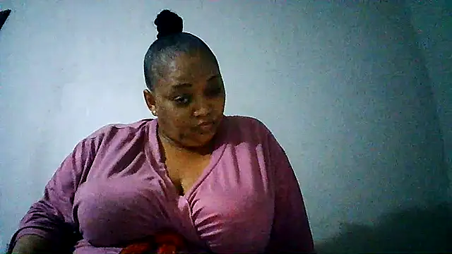 Snapshot of Yellobonepussy chatting on 09/26/25, 06:01 Yellobonepussy online show from 09/26/25, 06:01