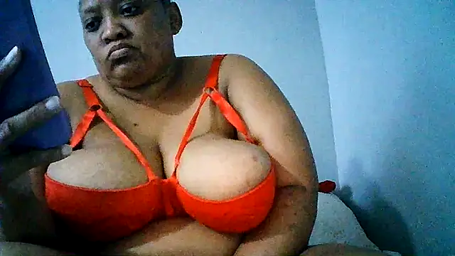 Snapshot of Yellobonepussy chatting on 09/30/25, 01:38 Yellobonepussy online show from 09/30/25, 01:38