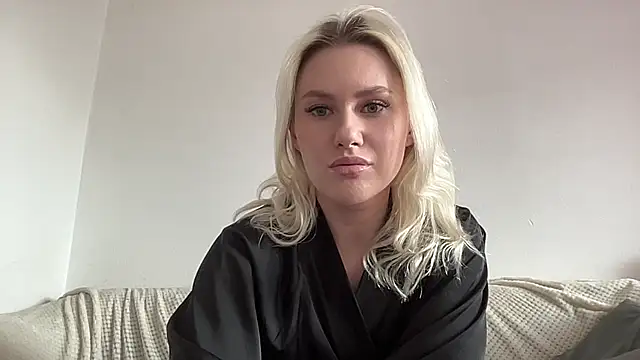 Snapshot of ElaraLuxxxe chatting on 09/24/25, 10:07 ElaraLuxxxe online show from 09/24/25, 10:07