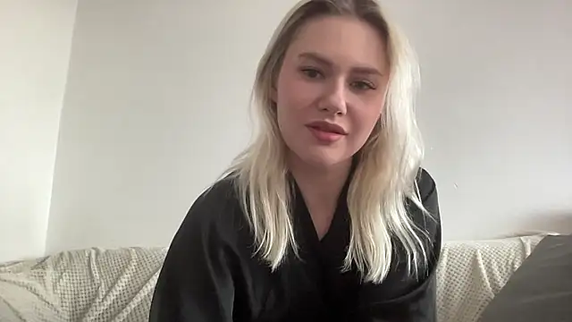 Snapshot of ElaraLuxxxe chatting on 10/28/25, 11:14 ElaraLuxxxe online show from 10/28/25, 11:14