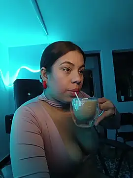 GabyMontenegro online show from 10/30/25, 11:44