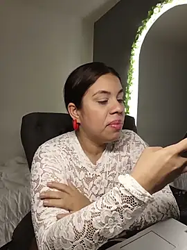 GabyMontenegro online show from 11/06/25, 12:17