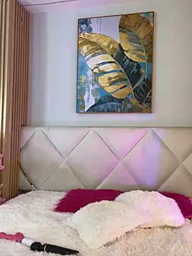 Mila Hank  online show from 02/09/26, 12:42