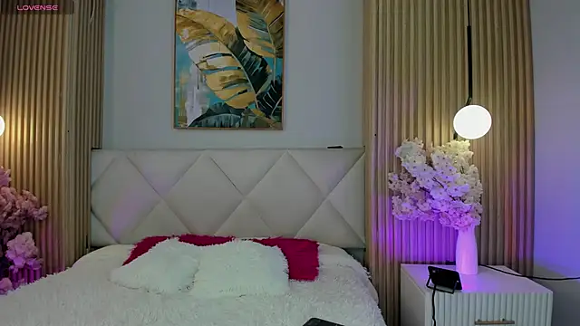 Mila Hank  online show from 03/25/26, 12:11