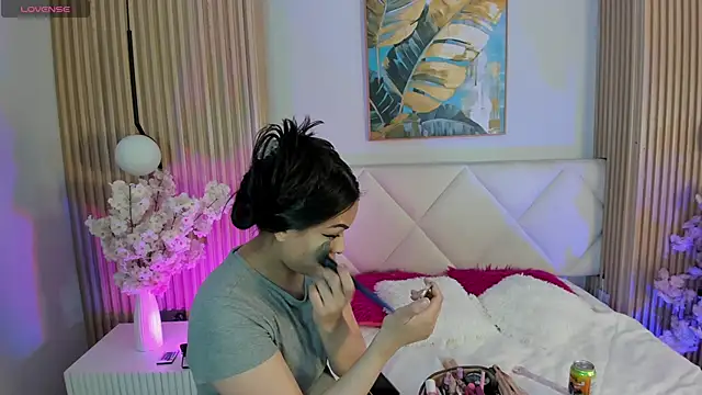 Mila Hank  online show from 04/03/26, 12:14