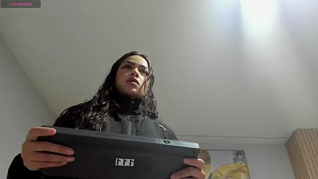 Mila Hank  online show from 04/17/26, 12:19