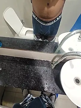 Snapshot of Gamecoc chatting on 11/26/25, 10:16 Gamecoc online show from 11/26/25, 10:16