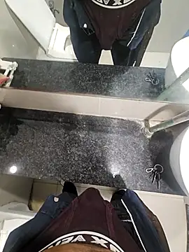 Snapshot of Gamecoc chatting on 12/17/25, 10:43 Gamecoc online show from 12/17/25, 10:43