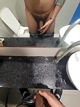 Snapshot of Gamecoc chatting on 12/18/25, 05:35 Gamecoc online show from 12/18/25, 05:35