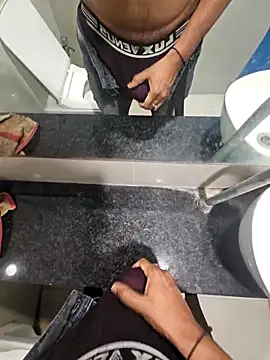 Snapshot of Gamecoc chatting on 12/19/25, 10:33 Gamecoc online show from 12/19/25, 10:33