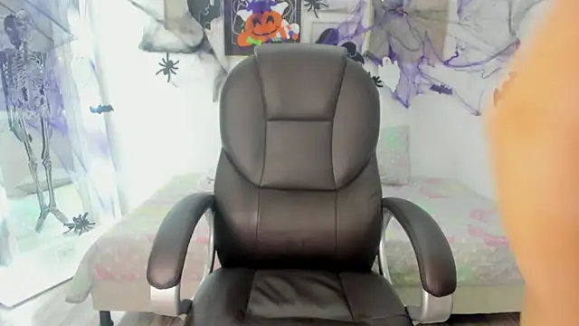 koraline 333 online show from 10/31/25, 09:05