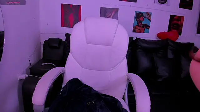 koraline 333 online show from 04/10/26, 03:06