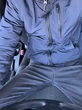 Snapshot of bmwe71 chatting on 02/19/26, 12:34 bmwe71 online show from 02/19/26, 12:34