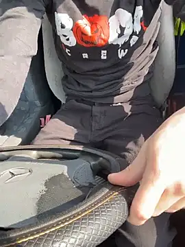 Snapshot of bmwe71 chatting on 03/16/26, 09:57 bmwe71 online show from 03/16/26, 09:57