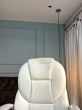 Snapshot of Valery_kitty18 chatting on 12/03/25, 11:52 Valery kitty18 online show from 12/03/25, 11:52