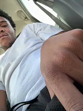 Snapshot of ShakeShaq chatting on 10/10/25, 09:14 ShakeShaq online show from 10/10/25, 09:14