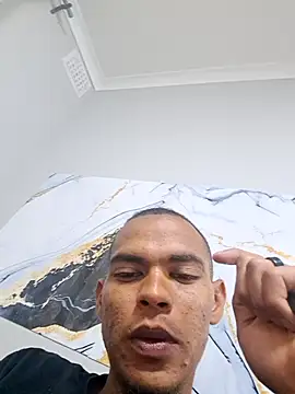 LuciousLyon online show from 11/05/25, 09:04