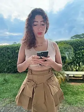 Snapshot of roxyrougee chatting on 05/05/26, 10:45 roxyrougee online show from 05/05/26, 10:45
