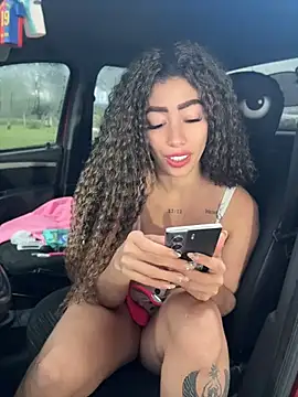 Snapshot of roxyrougee chatting on 05/15/26, 11:17 roxyrougee online show from 05/15/26, 11:17