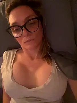 Snapshot of na1801 chatting on 11/06/25, 02:23 na1801 online show from 11/06/25, 02:23