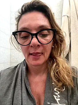 Snapshot of na1801 chatting on 11/11/25, 03:12 na1801 online show from 11/11/25, 03:12