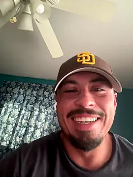 Snapshot of AlexR9700 chatting on 10/24/25, 04:36 AlexR9700 online show from 10/24/25, 04:36