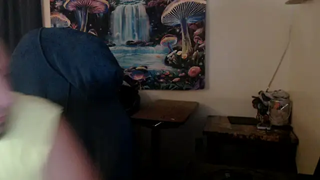 Snapshot of YoBlezz chatting on 09/13/25, 11:21 YoBlezz online show from 09/13/25, 11:21