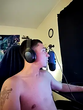 Snapshot of YoBlezz chatting on 09/15/25, 05:29 YoBlezz online show from 09/15/25, 05:29