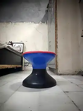 Snapshot of johnysinsr chatting on 09/17/25, 04:25 johnysinsr online show from 09/17/25, 04:25