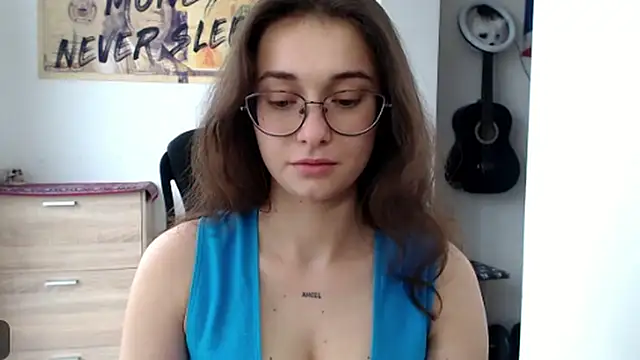 Snapshot of HotAnna2004 chatting on 09/13/25, 12:38 HotAnna2004 online show from 09/13/25, 12:38